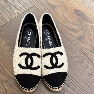 CHANEL Cream and Black Bouclé Espadrille Flats with CC Logo